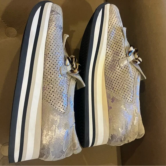 Softwaves Khaki Camo loafers.  Very good condition, no flaws - Picture 4 of 4